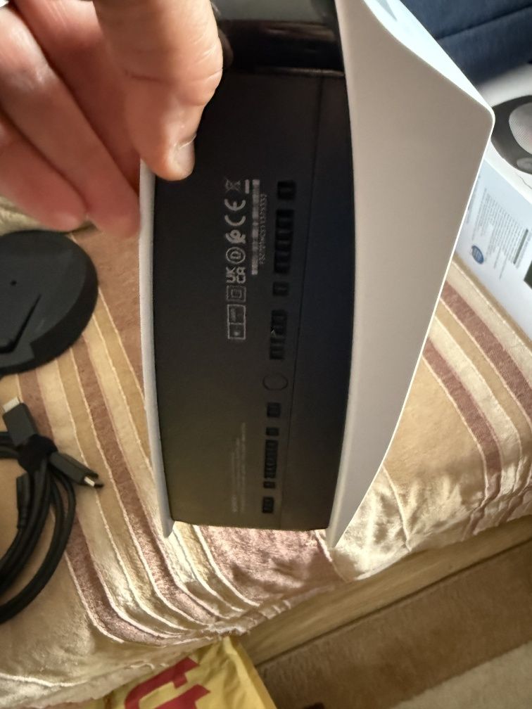 PlayStation 5 com disco, 2 comandos DualSense
