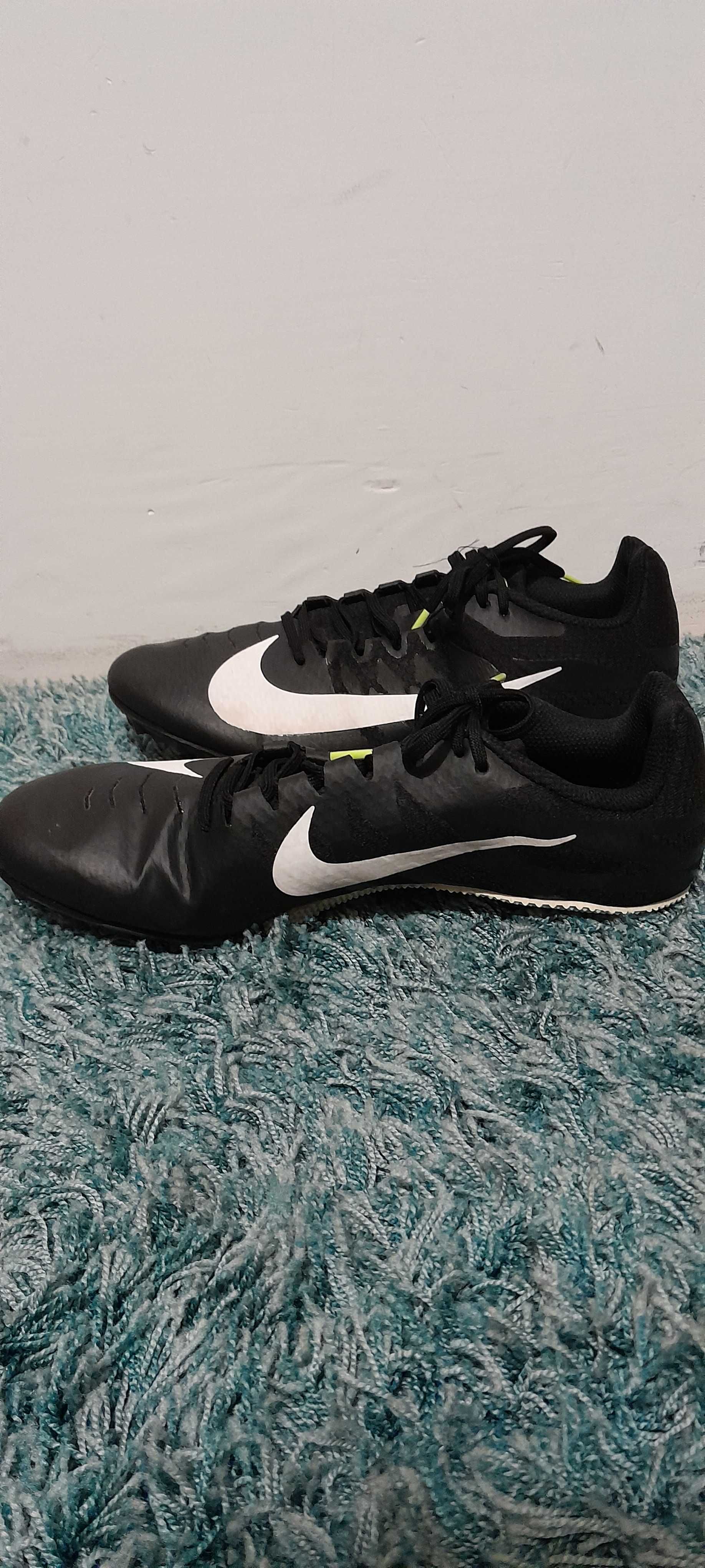 Sapatilhas de bicos Nike com chave incluído