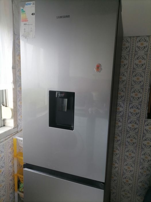 Frigorífico com pouco uso