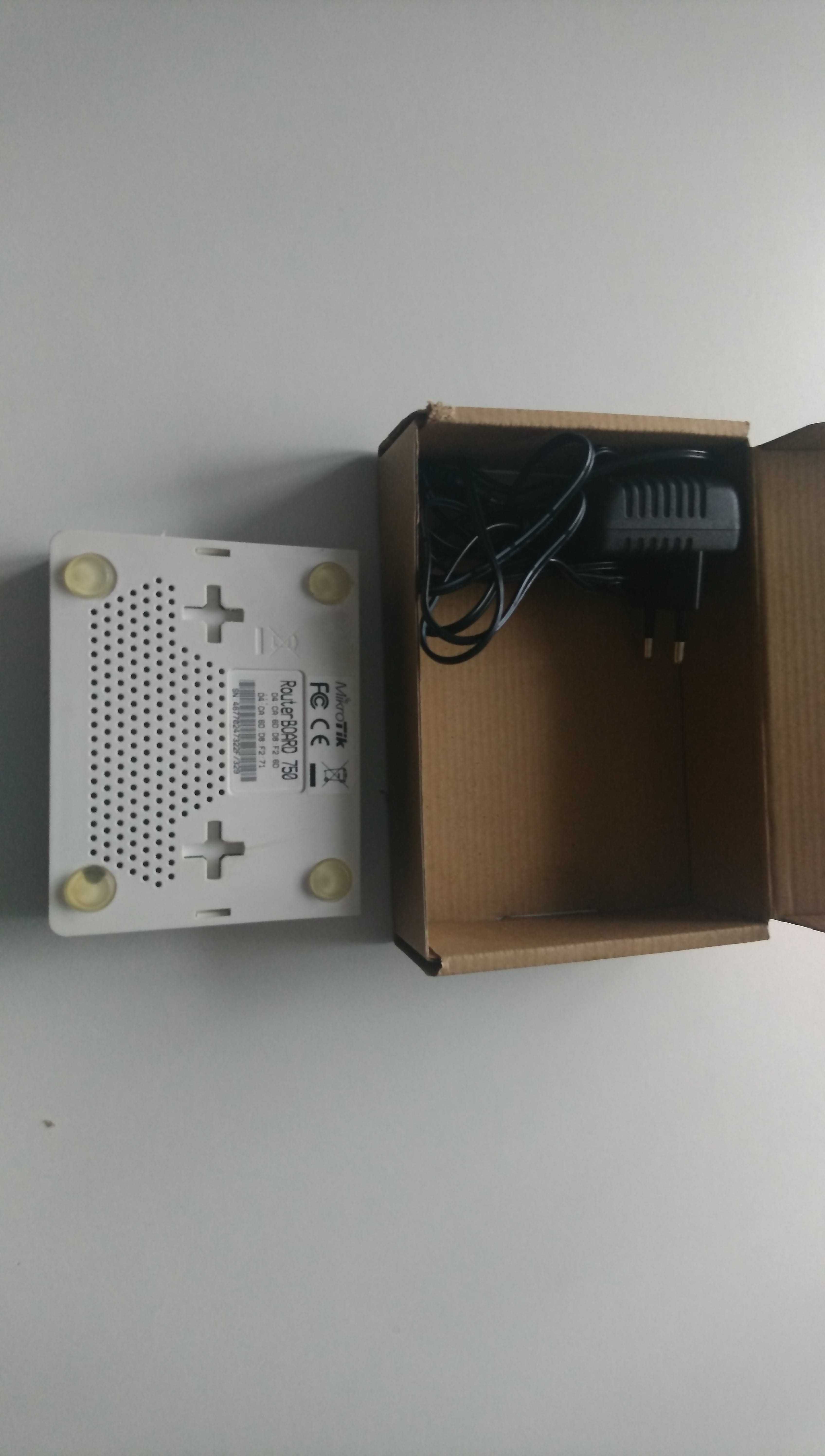 Router MikroTik RB750 - sprawne połączenie sieciowe