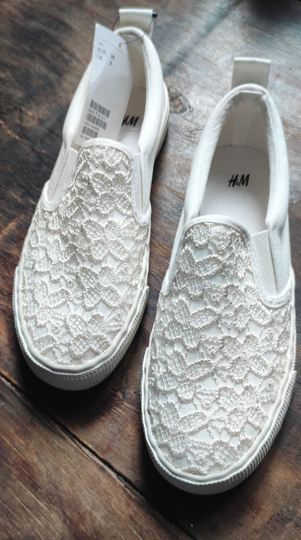 H&M мокасини сліпони білого кольору 
Мокасини сліпони білого