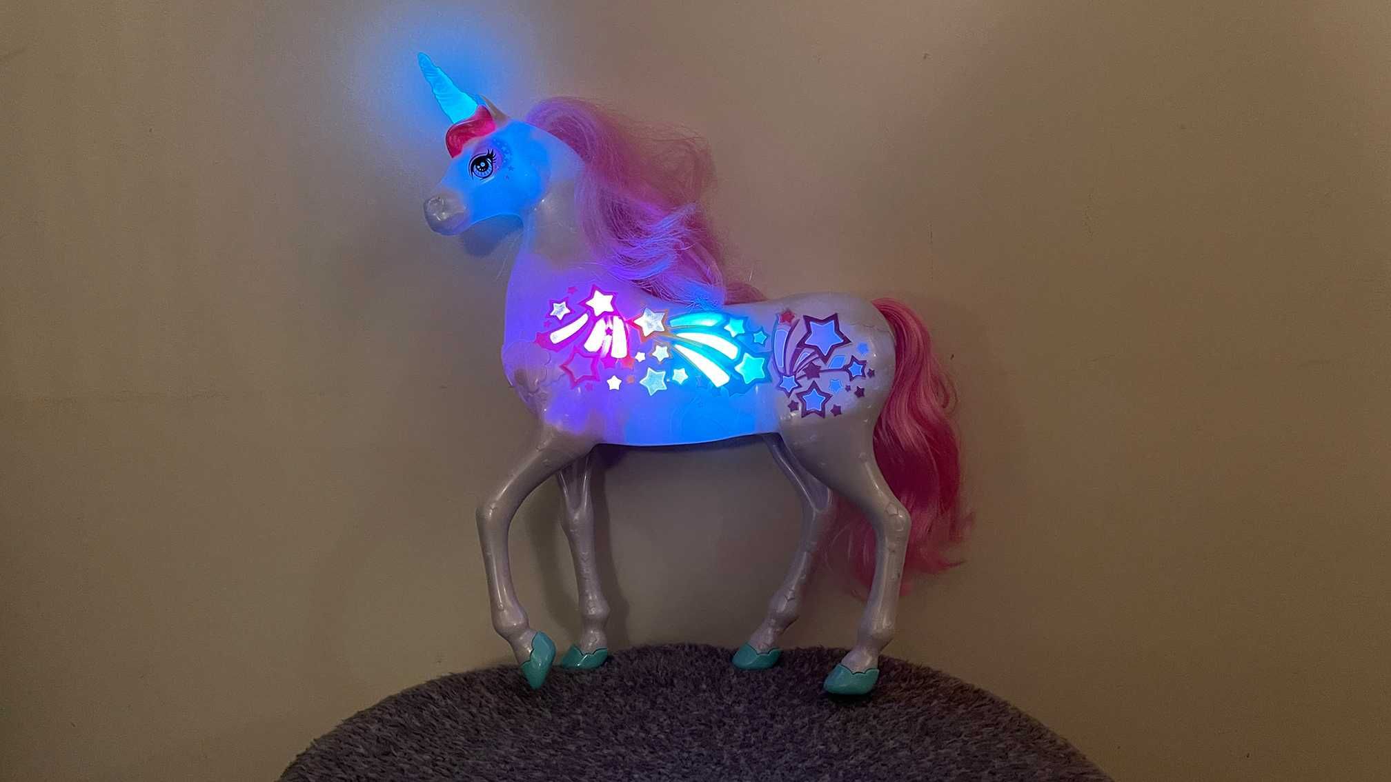 Barbie Unicórnio música e luzes arco-íris