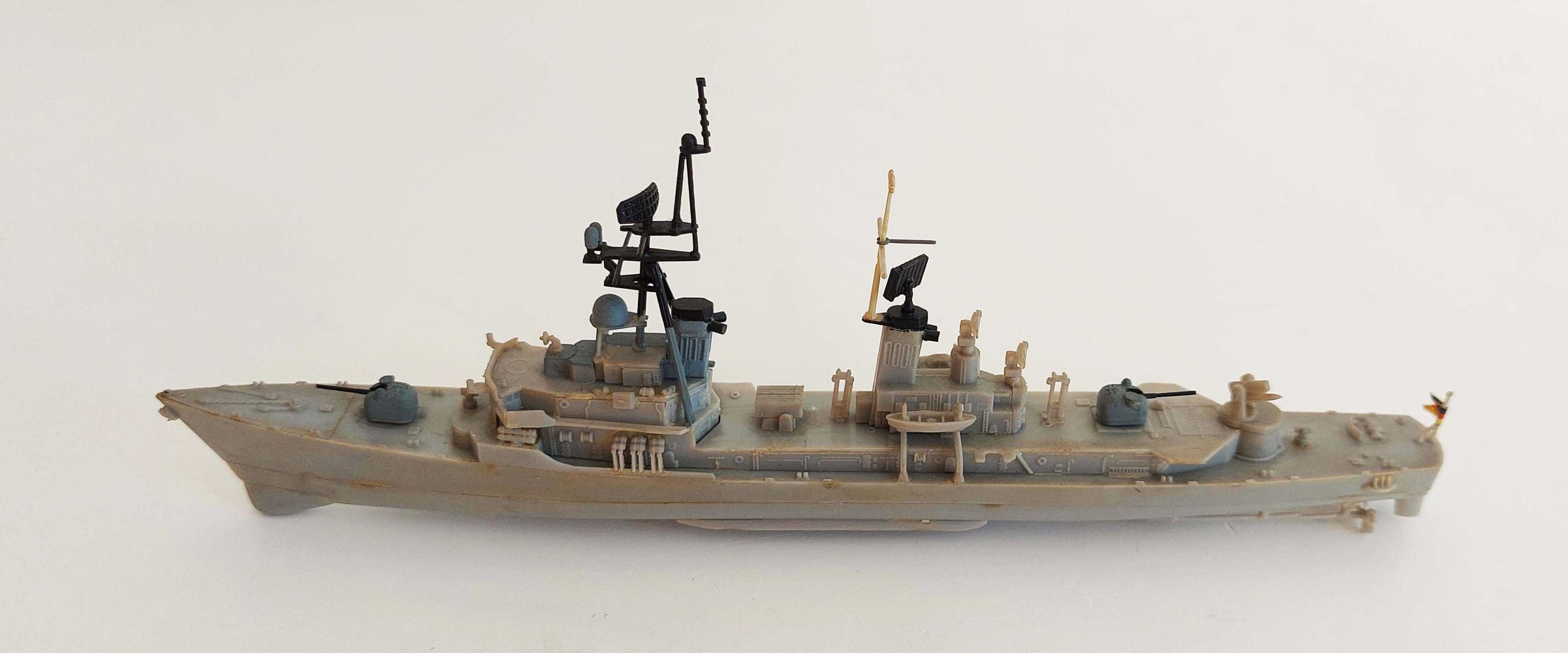 Kit de modelismo montado 1/700 do Destroyer da Marinha alemã "Rommel"