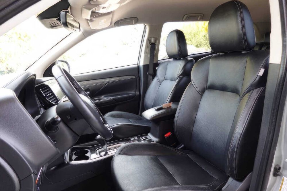 Mitsubishi Outlander SEL      2020