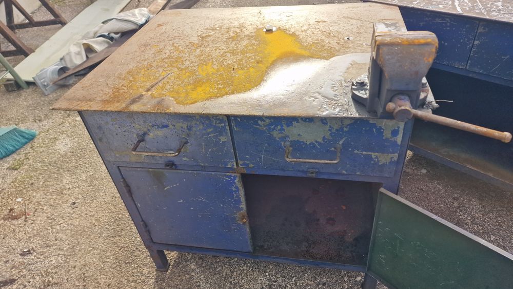 Bancadas em ferro com torno tampo em ferro