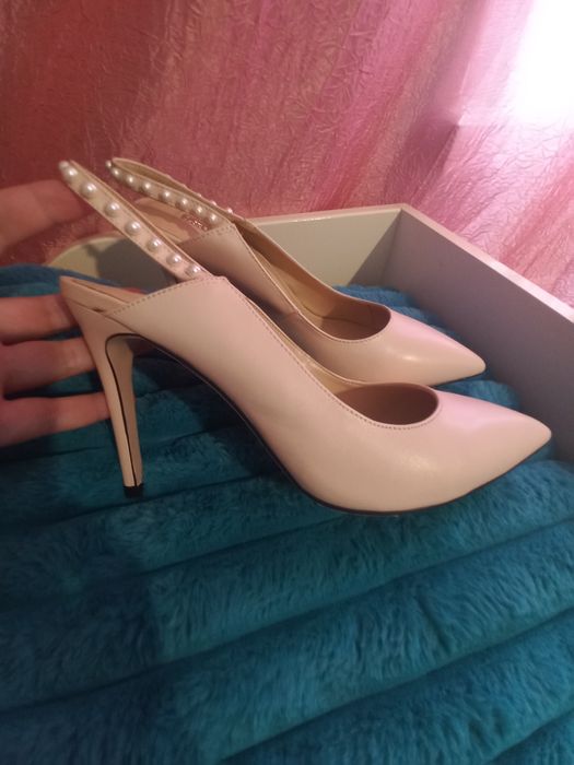 Продам шкіряні жіночі босоніжки, туфлі