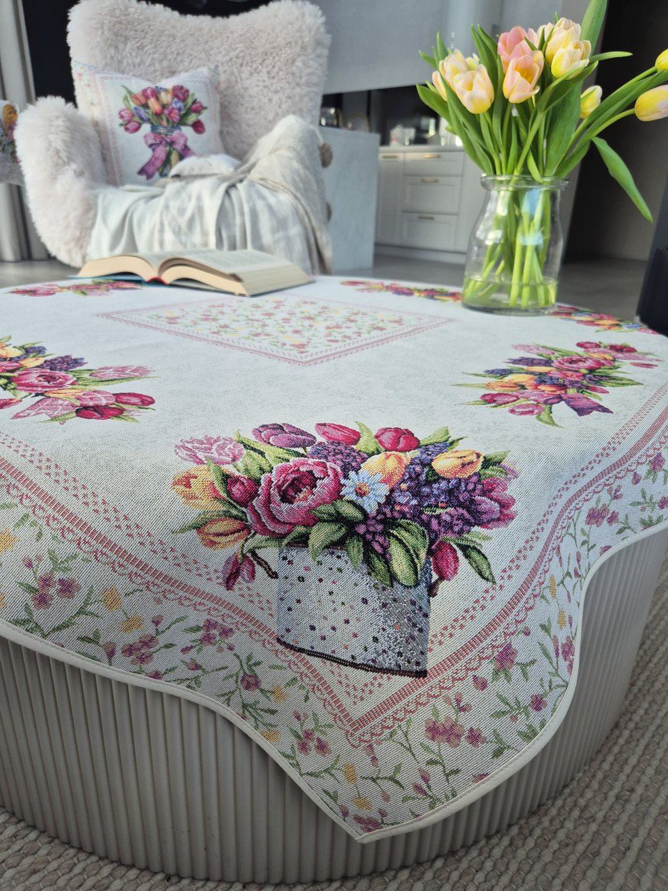 Obrus 100x100 cm V99 gobelinowy Tulipany