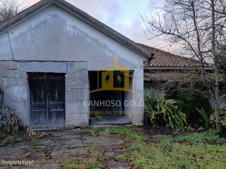 Quinta para Reconstruir com Terreno em Garfe