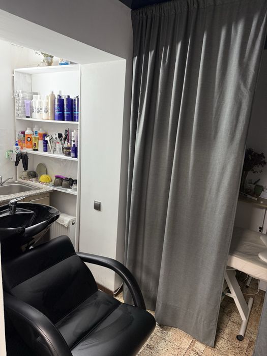 Продаю приміщення 38м2 разом з гаражем 30м2 +0.0209 га землі