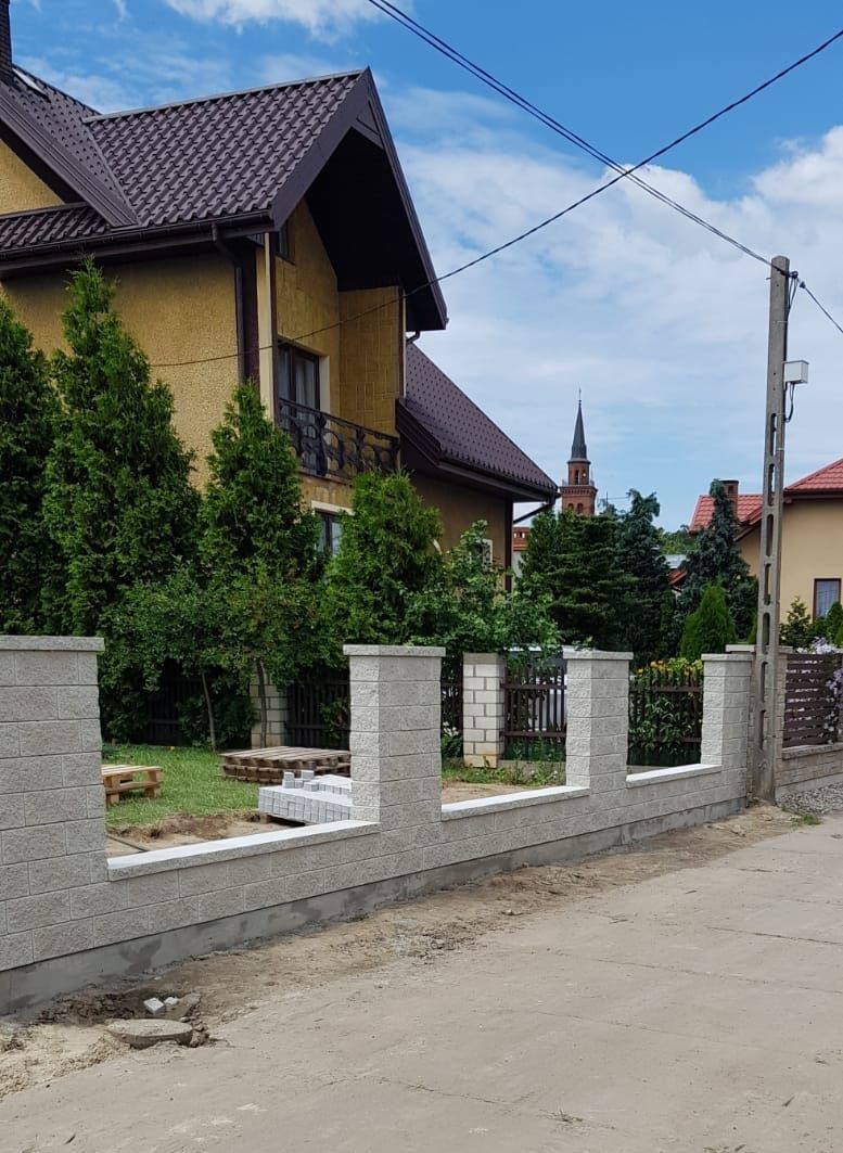 Ogrodzenia panelowe, z pustaka itp.