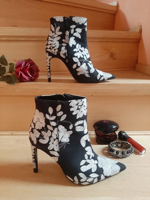 Haftowane botki ZARA , rozm.38,nienoszone, bardzo efektowne