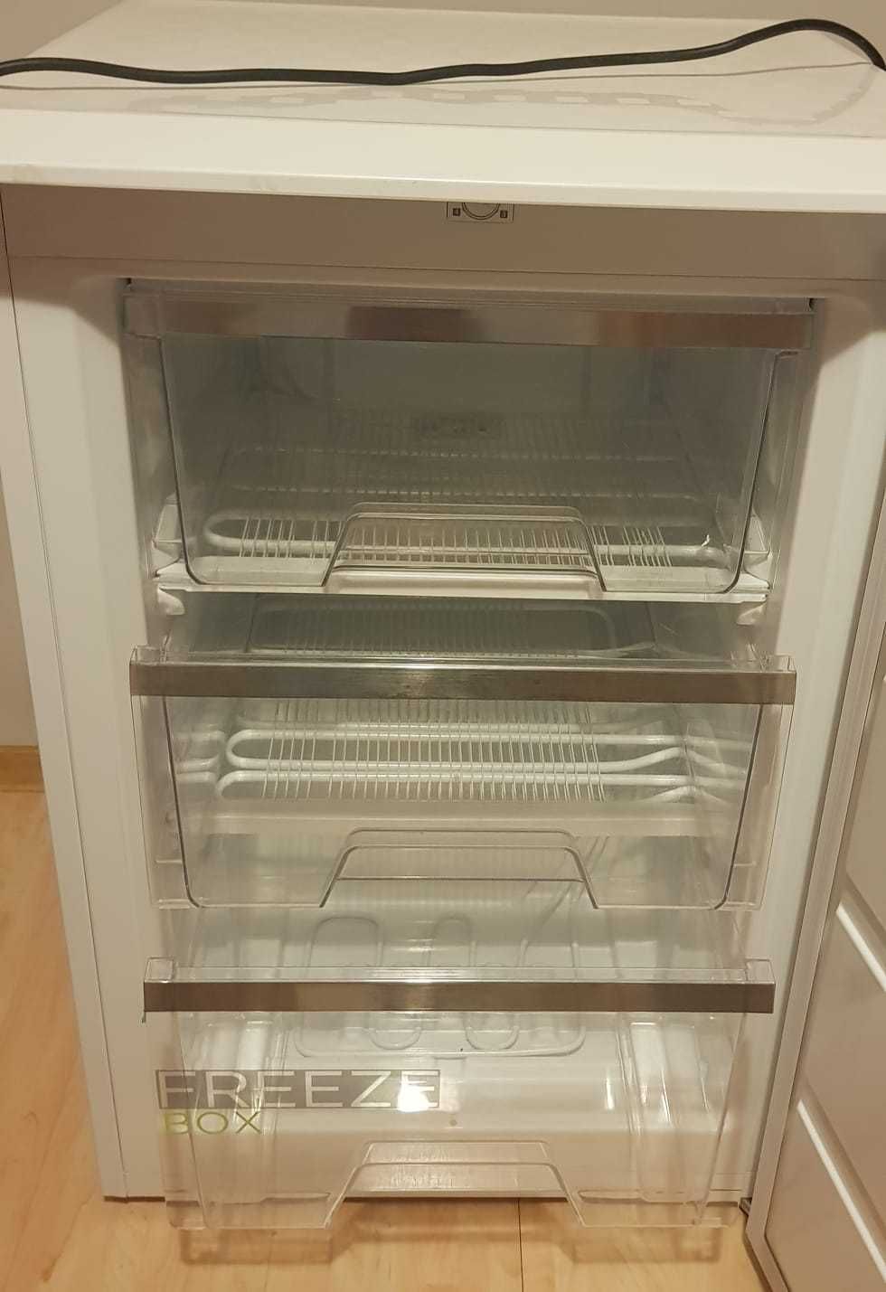 Sprzedam zamrażarkę wolnostojącą Midea
