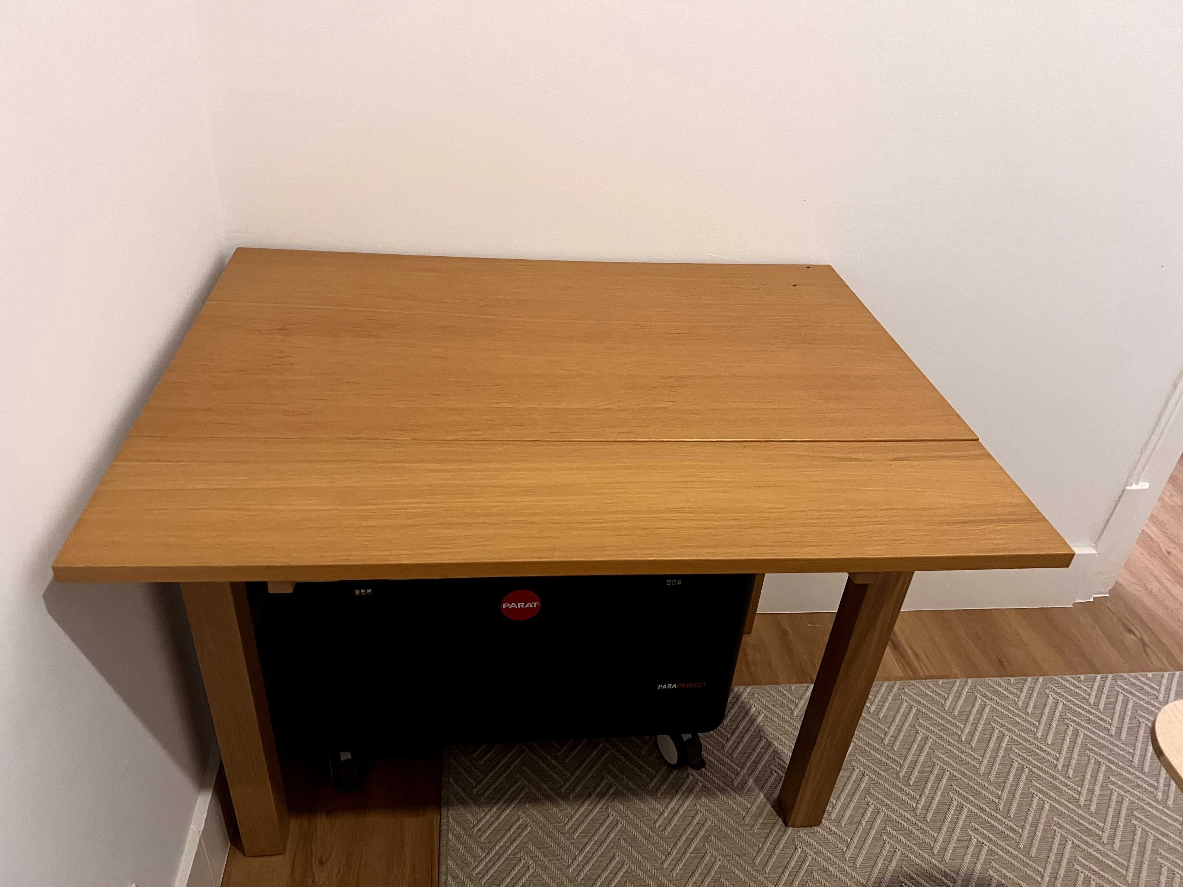 Mesa extensível BJURSTA chapa de carvalho 50/70/90x90 cm