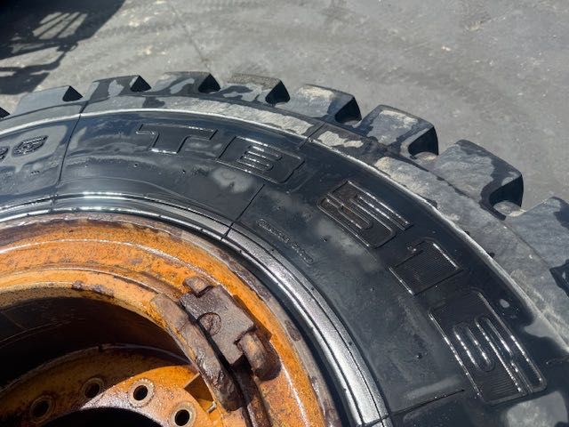 KOŁA 23.5R25 do ładowarki case 821 e komplet
