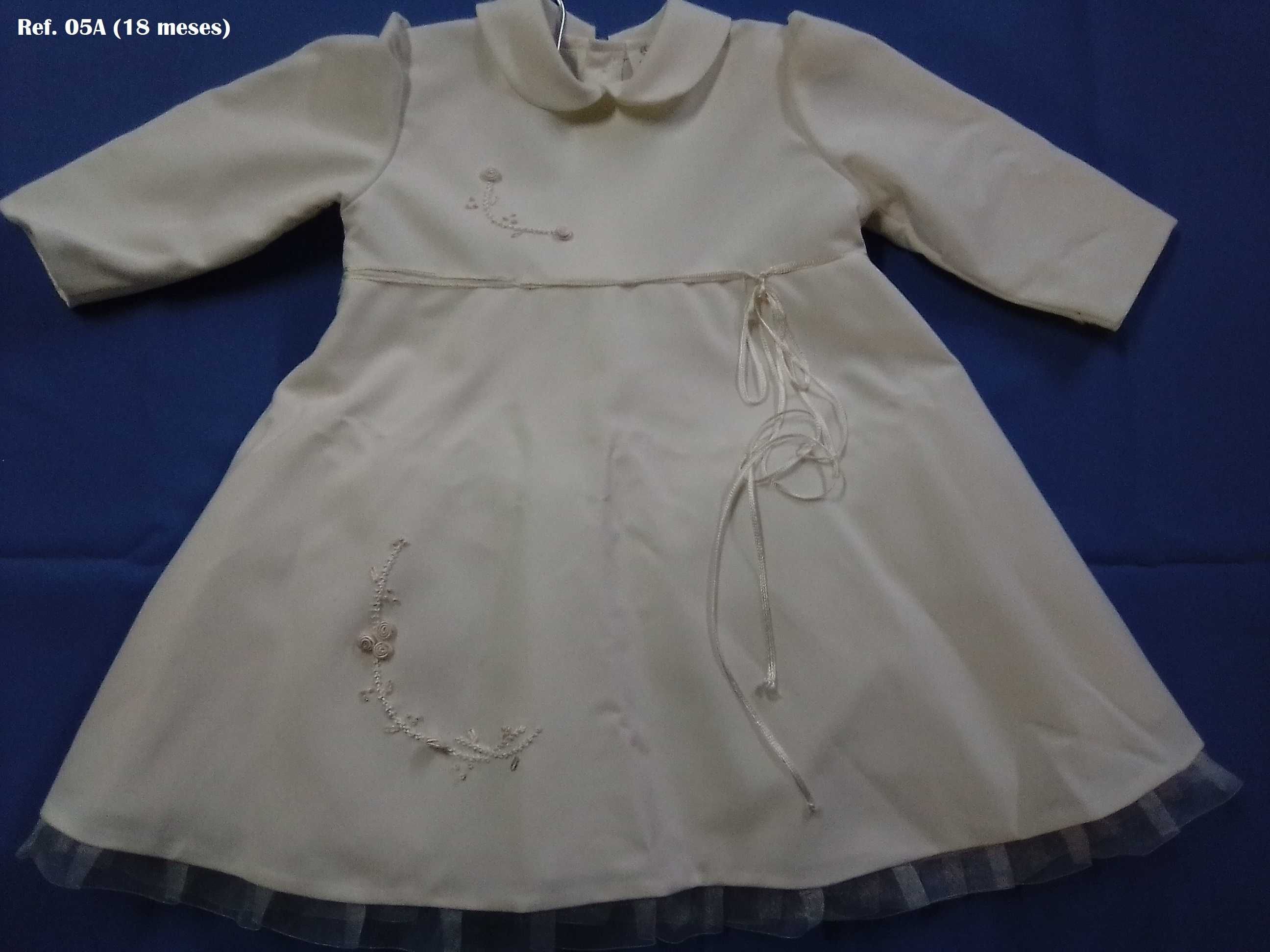 Vestidos de Batizado (vários modelos: 4 de 18 meses e 1 de 24 meses)