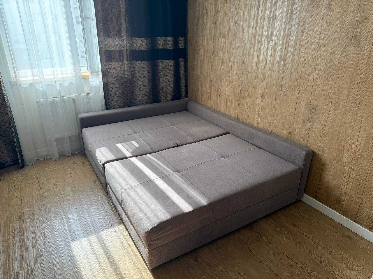 Диван кутовий зі столиком