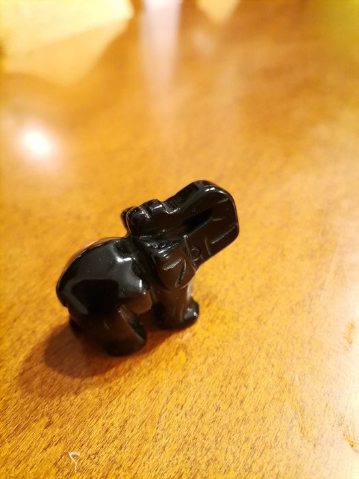 Słoń obsydian kamień