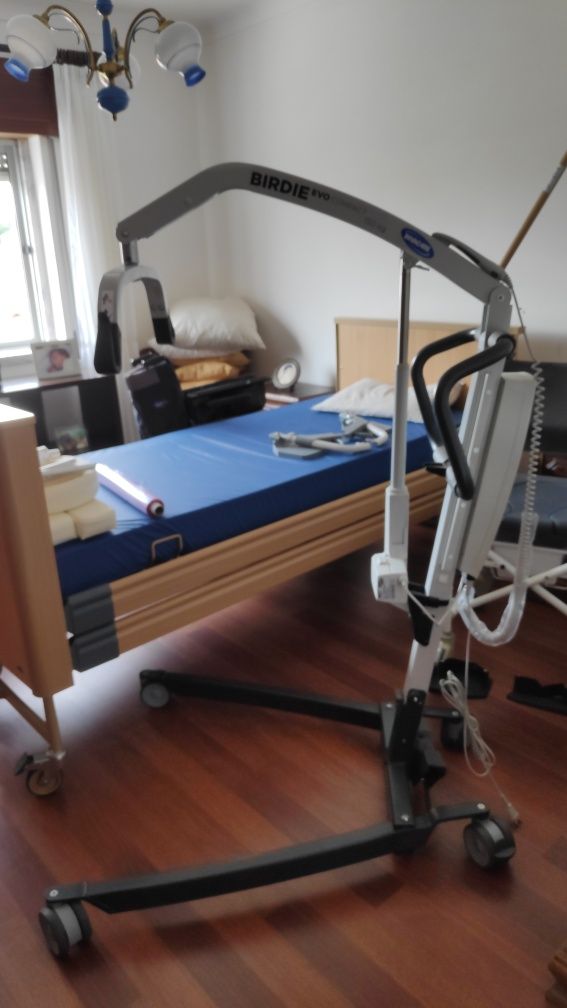 Vários equipamentos para pessoa com mobilidade reduzida