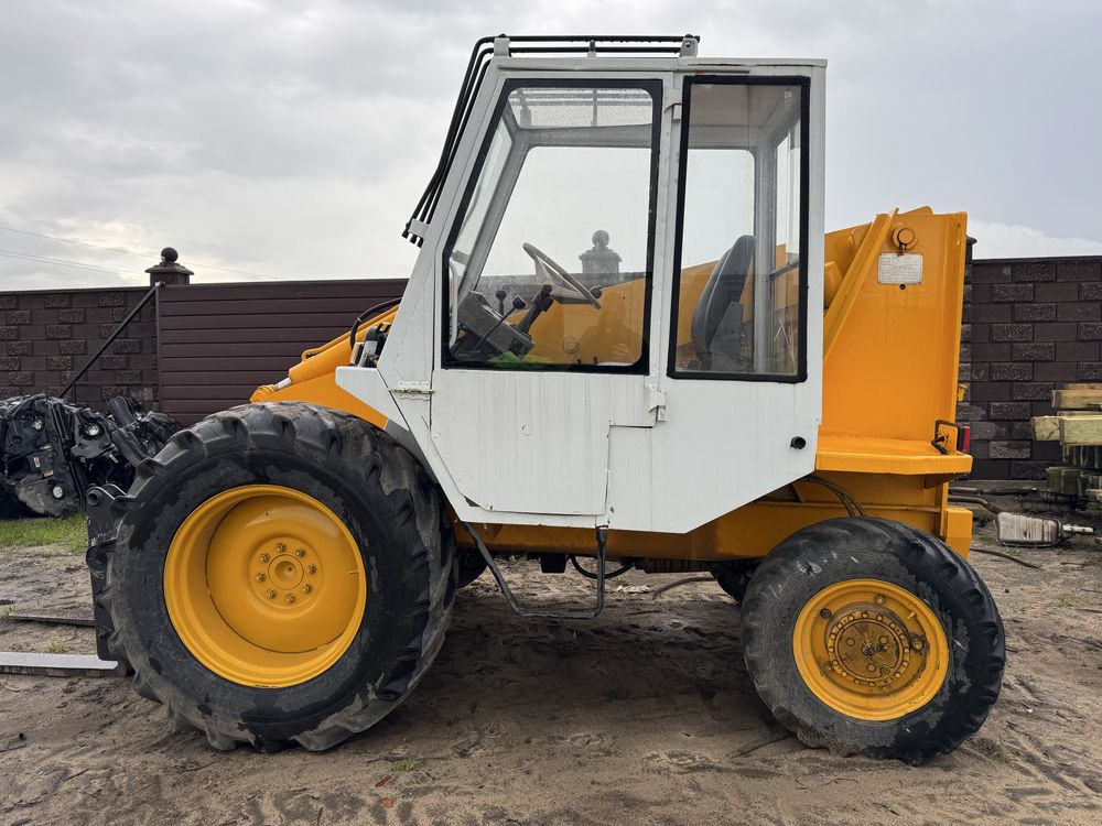 Навантажувач jcb 520m погрузчик