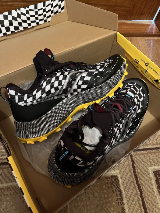 Фірмові кросівки. Розмір є 45