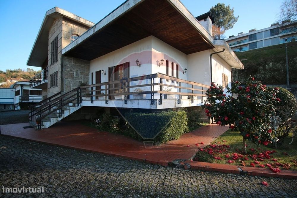 Moradia T5 para venda