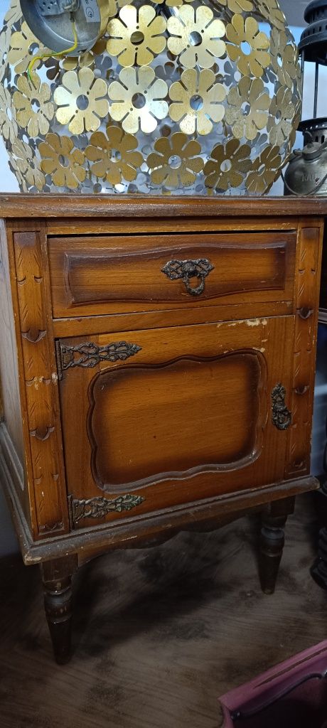 Mesa de cabeceira antiga