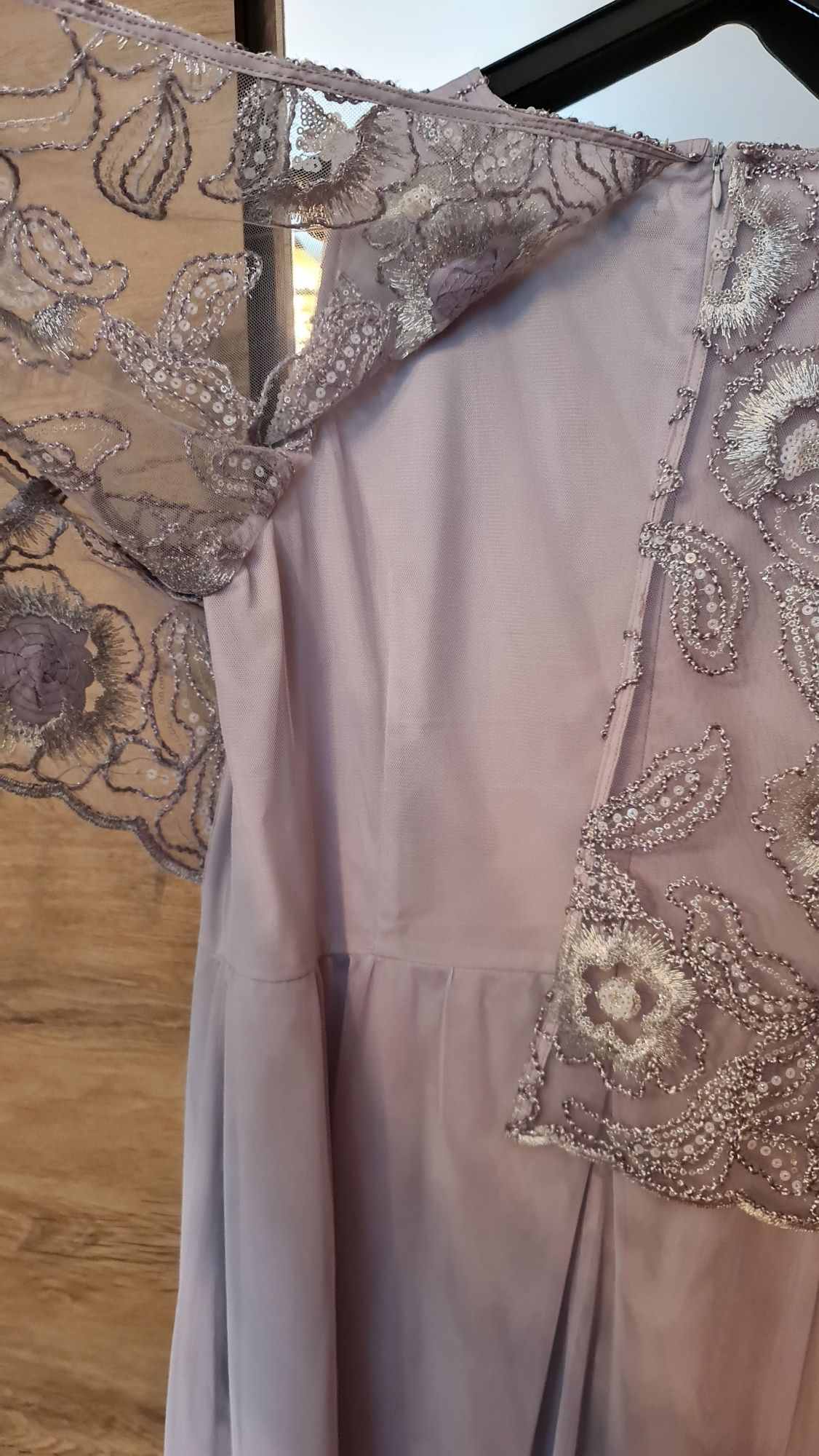 Sukienka zwiewna tiulowa szara cekiny haft Monnari 46