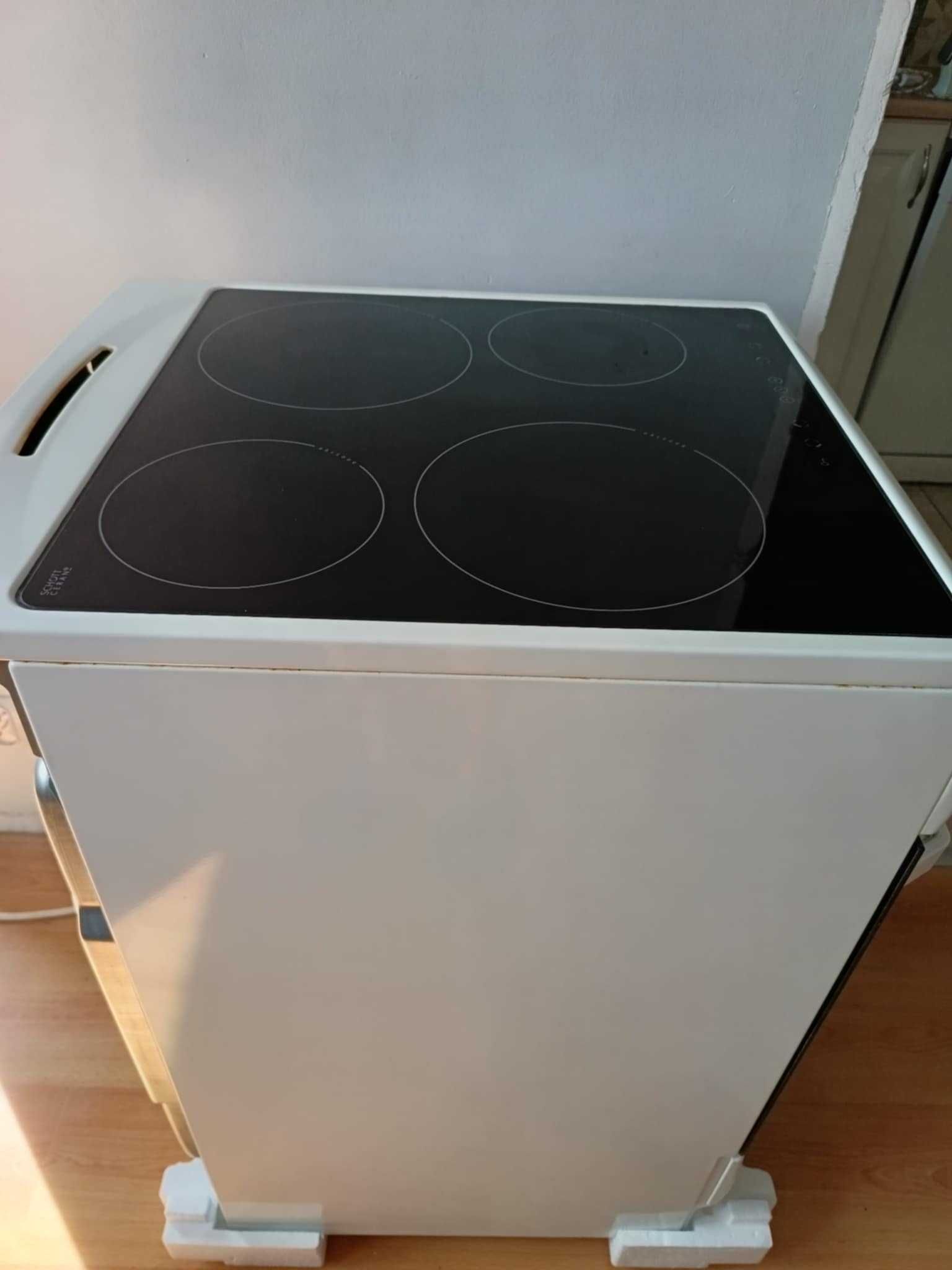 Kuchenka elektryczna AMICA z piekarnikiem z termoobiegiem - stan bdb