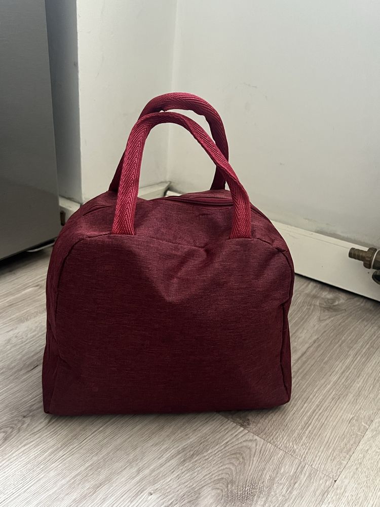 torba termiczna na lunch ma wymiary 23x19x13 cm,
