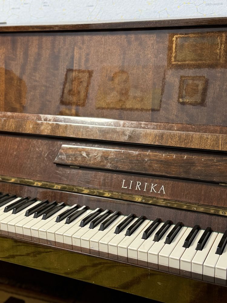 Фортепіано / піаніно Lirika