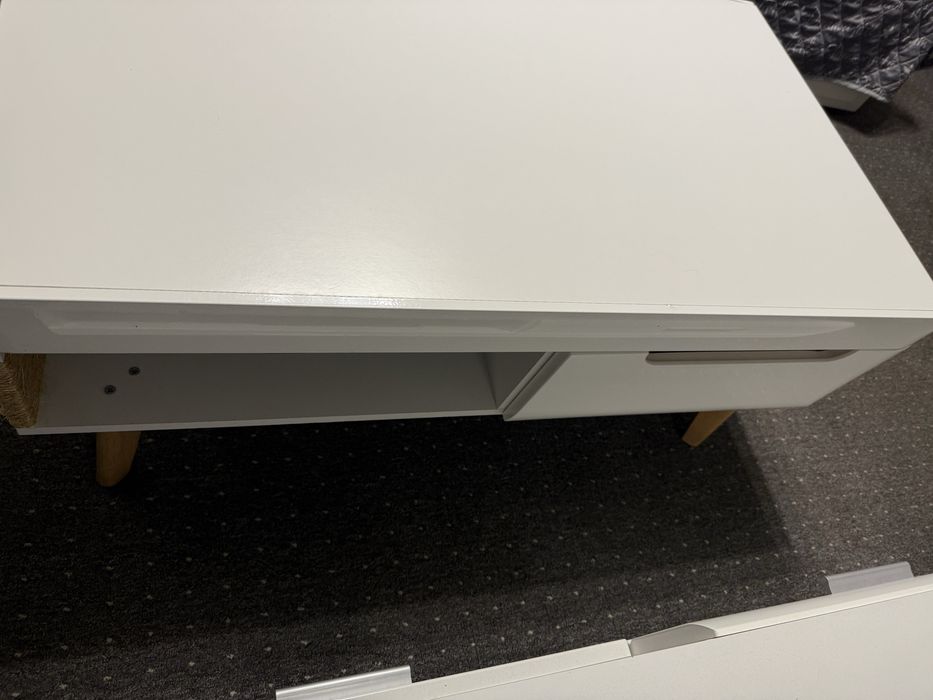 Stolik kawowy z dwiema szufladami