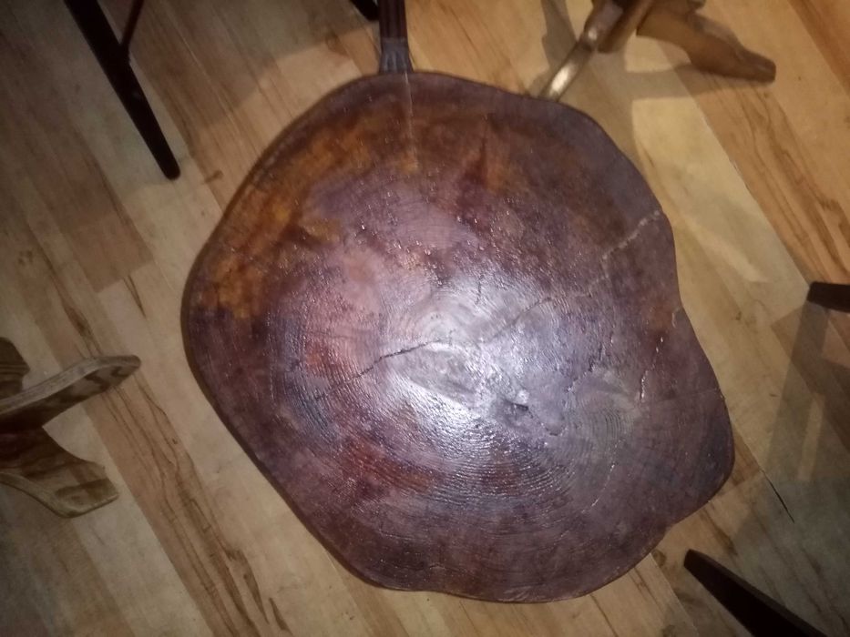 wys 47cm
najdłuższy wymiar  -45cm
gr. plastra 11cm / stolik /