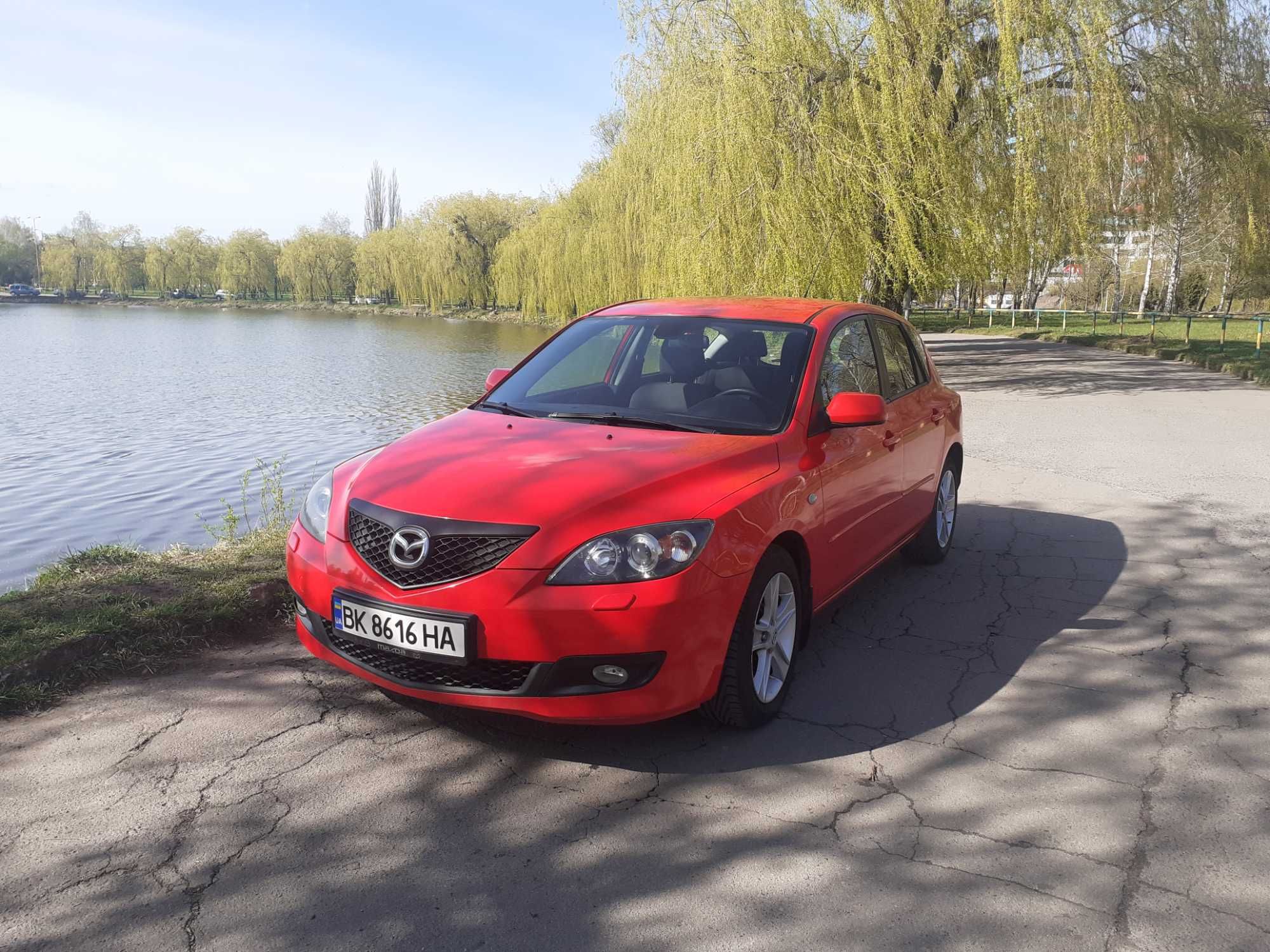 Mazda 3 червоного кольору 2008