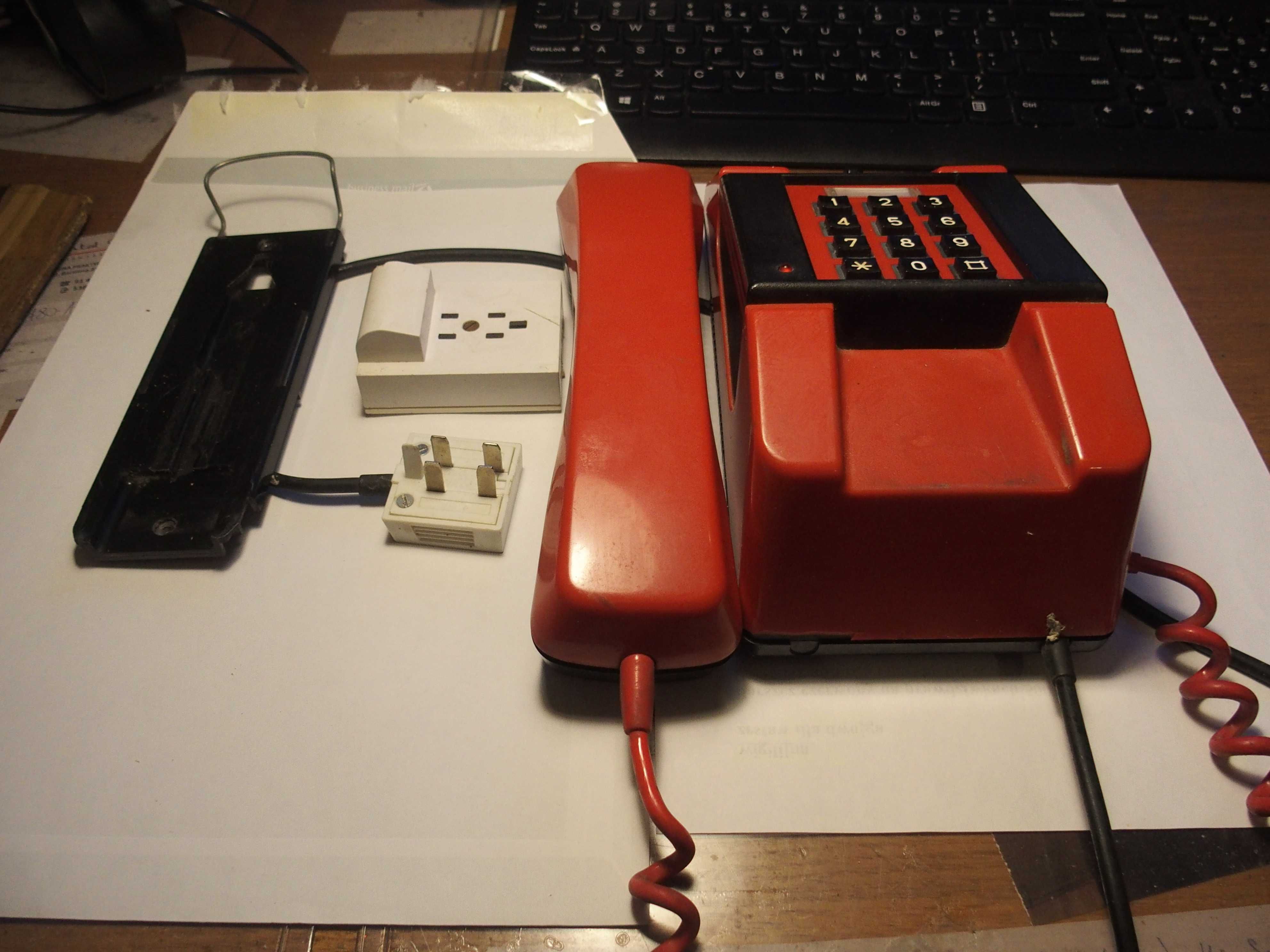 Telefon retro z gabinetu I sekretarza PZPR