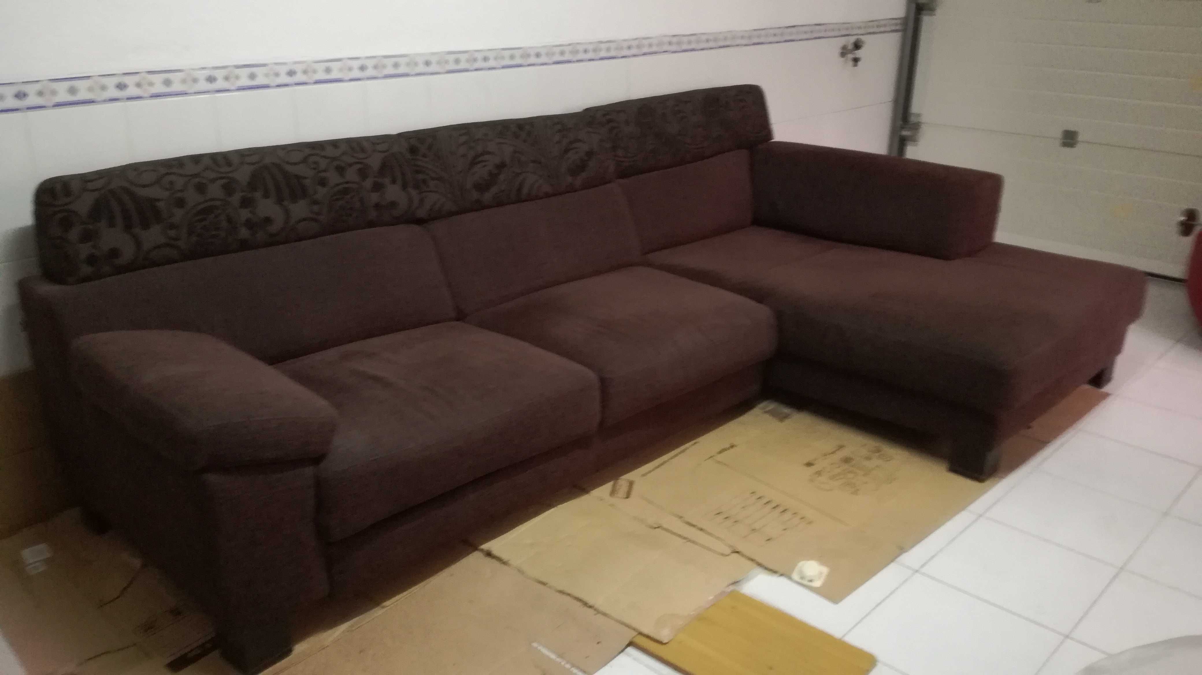 Sofá e chaise-longue de três lugares com cama