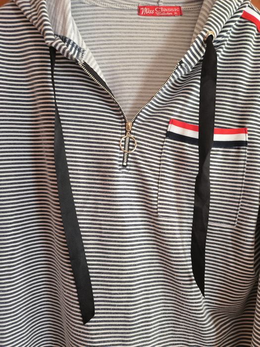 Bluza w paski z kapturem