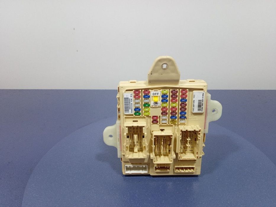 KIA SORENTO II SKRZYNKA BEZPIECZNIKÓW 954001U210