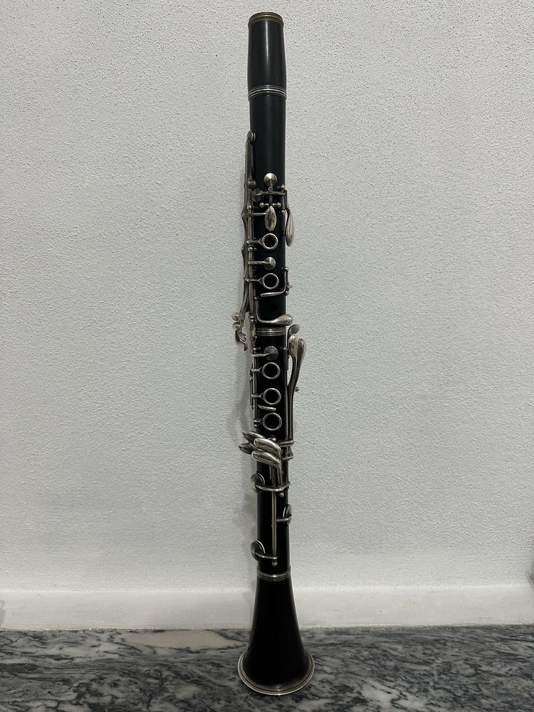 Clarinete Lark restaurado com mala