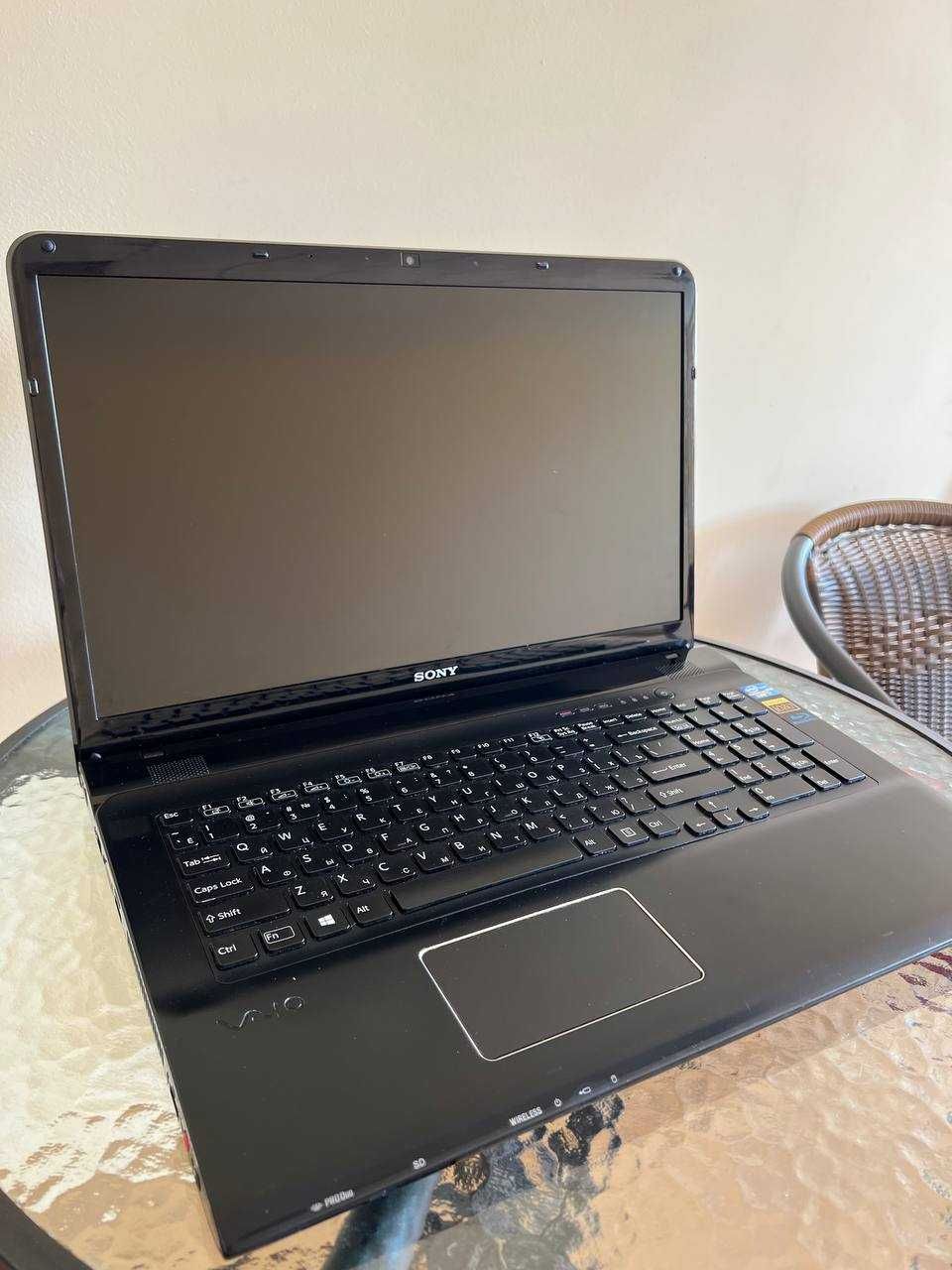 Ноутбук Sony VAIO SVE171C11V 15.6"