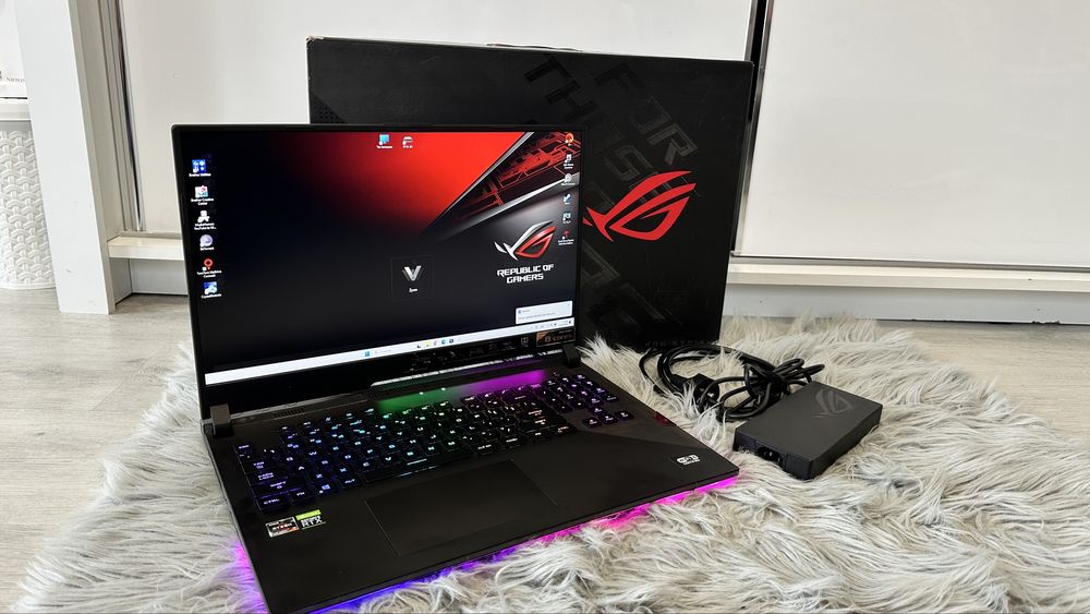 Laptop ASUS ROG Strix Scar 17 G733Q 300Hz AMD RYZEN7 32gbRAM RTX3070