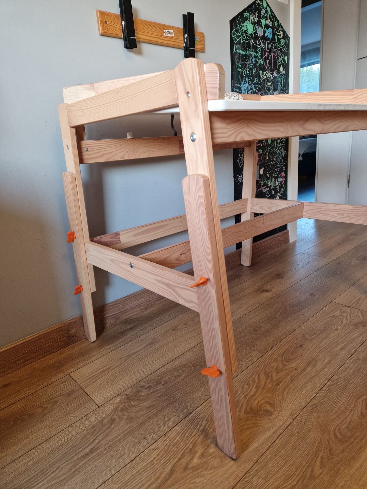 Biurko Ikea Flisat, rosnące razem z dzieckiem
