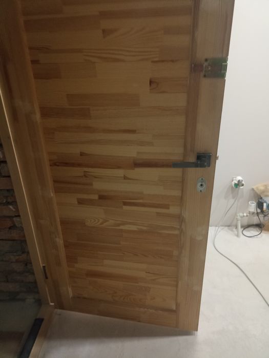 Продам дерев'яні двері.