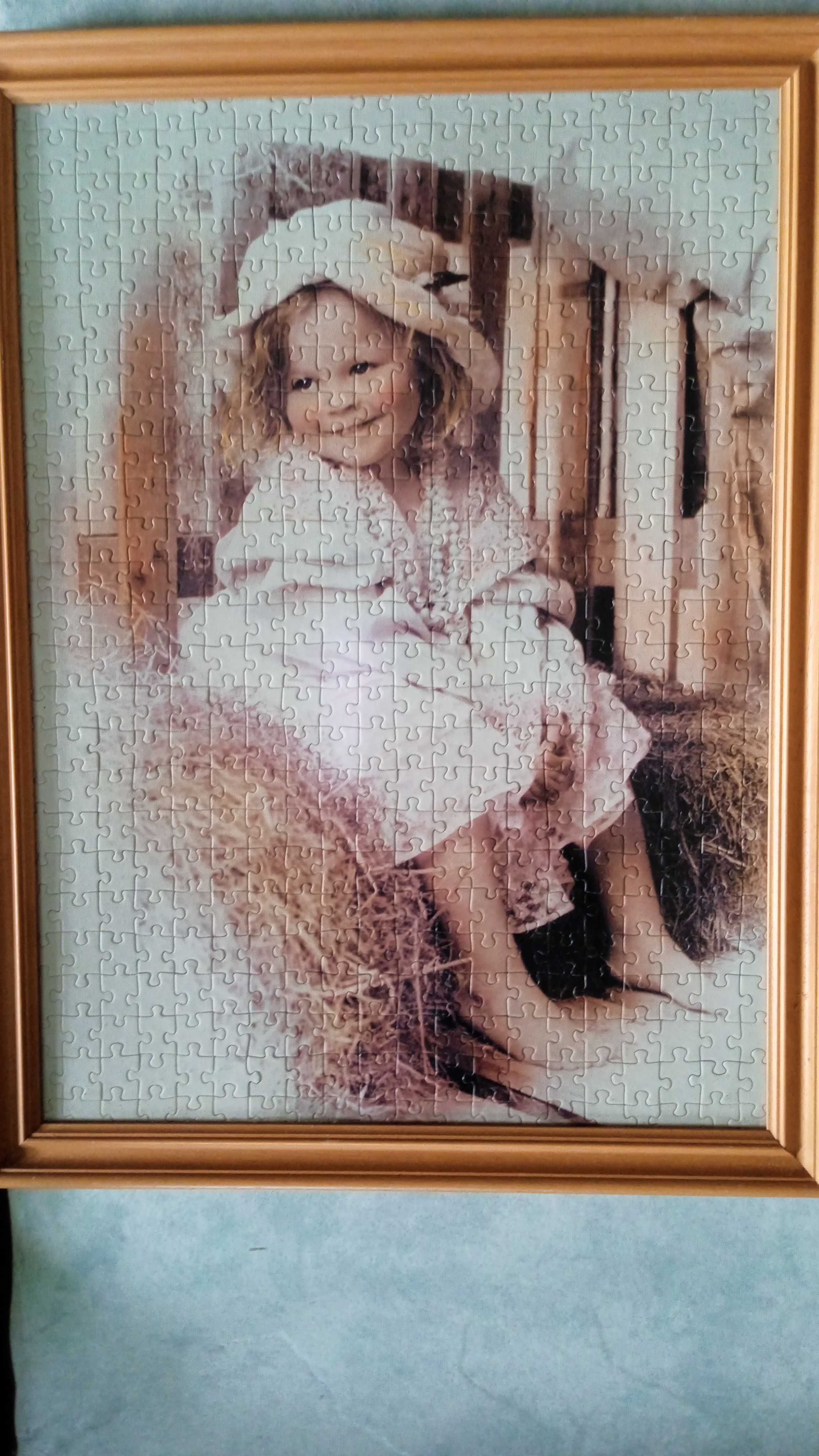 Dziewczynka- puzzle złożone w ramie.