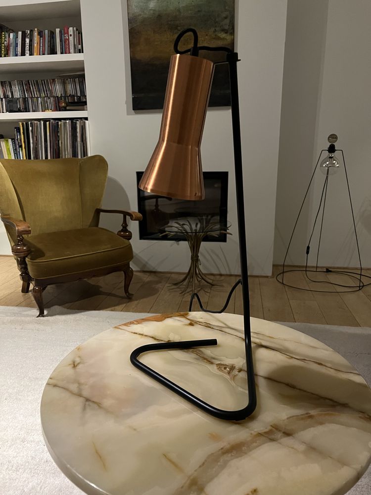 Lampka na biurko. Nowoczesna forma