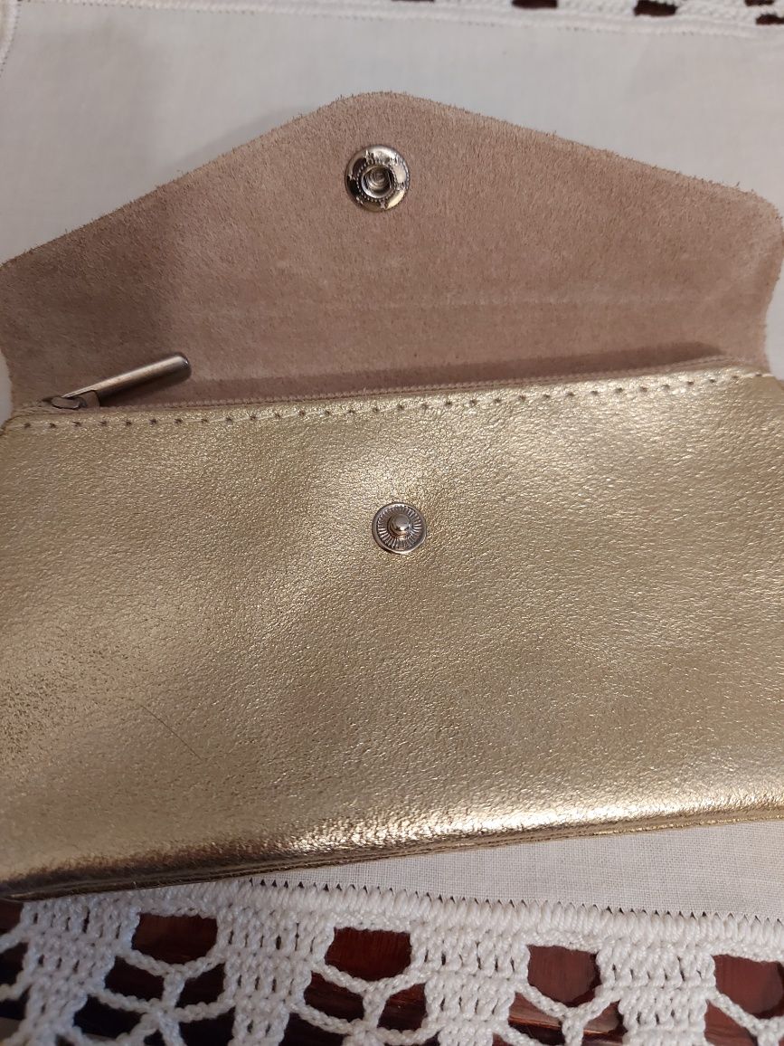 Porta Moedas Dourado em Pele Genuína.