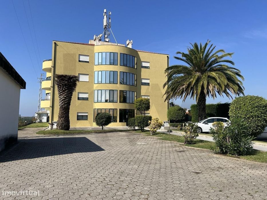 Apartamento T2 na Rua Heróis da Pátria em Arcozelo - Condominio Fechad