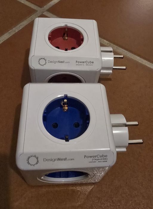 Extensão de tomada em cubo com entrada USB