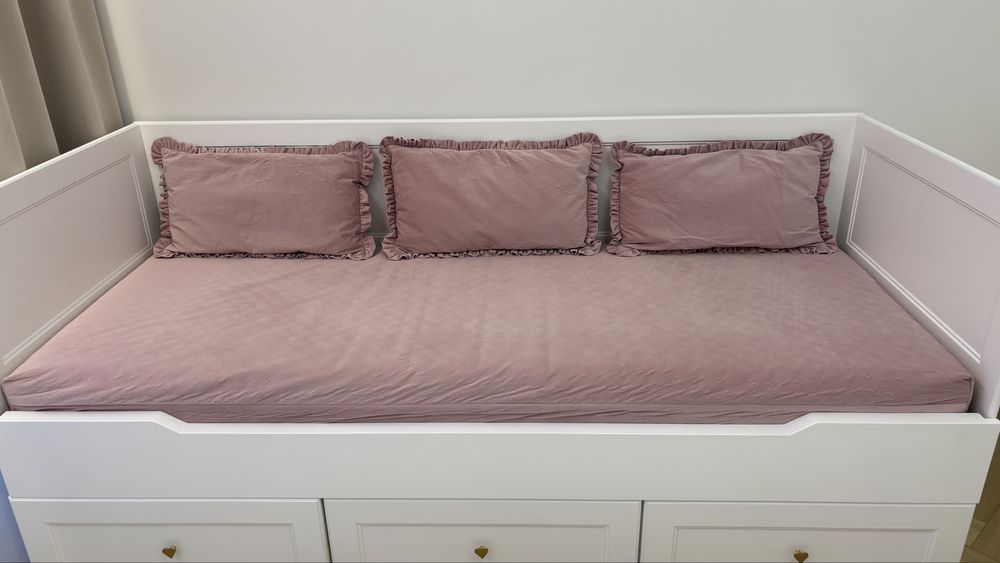 Materac z pokrowcem i poduszkami do łóżka ikea hemnes