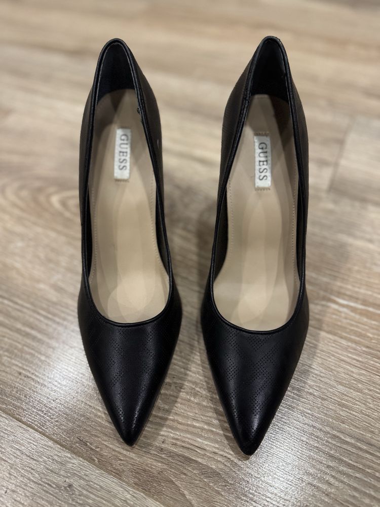 Туфлі Guess 40 р