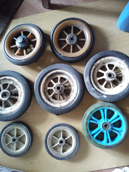 Колеса разные...